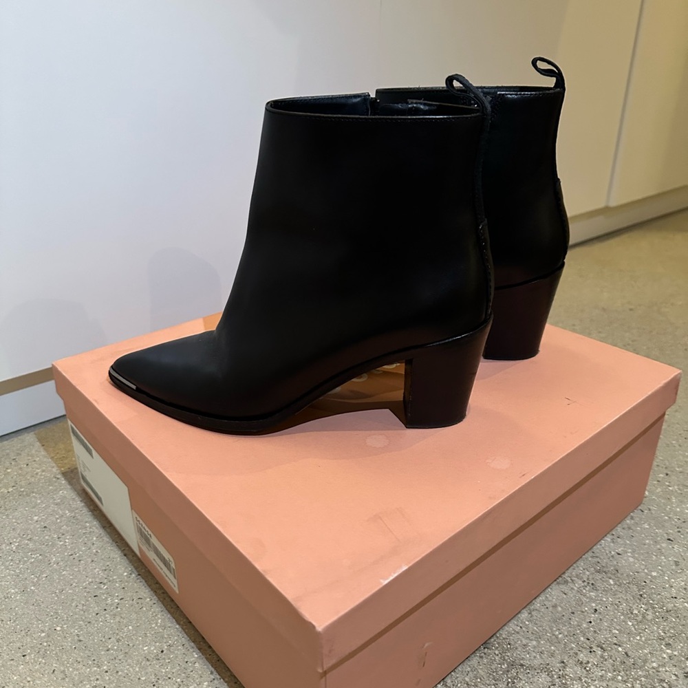 Acne Black Ankle Boots Sleek Modern Design Loma leather - Picture 6 of 6
